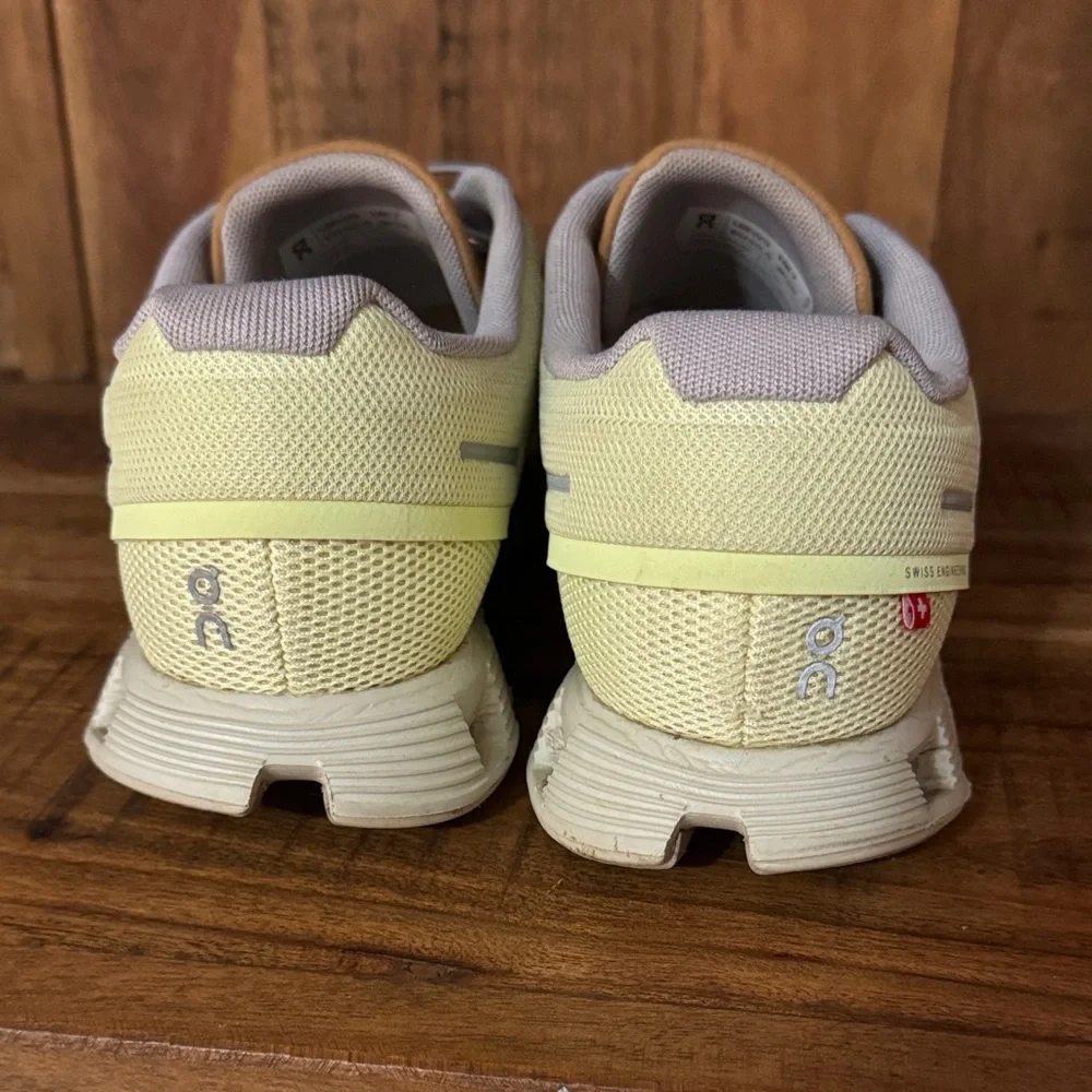 On Running Women’s White and Yellow Athletic Shoes- size 9 - Picture 6 of 9